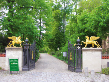 Schloss Glienicke Greifentor